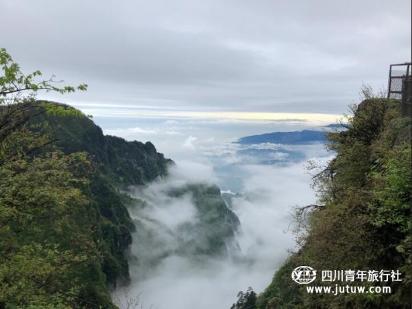 峨眉山旅游