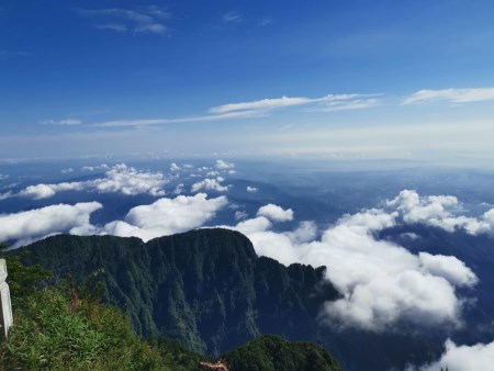 峨眉山金顶